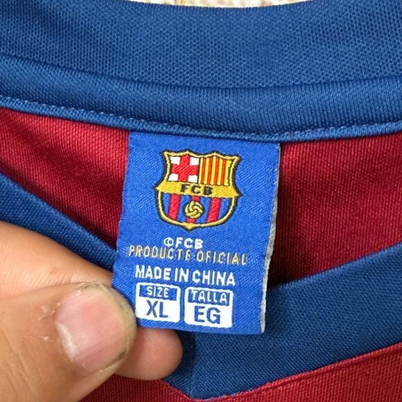 FC Barcelona Official Red Soccer Jersey XL Crest Logo V-Neck Tee Shirt Y2k - Picture 6 of 9